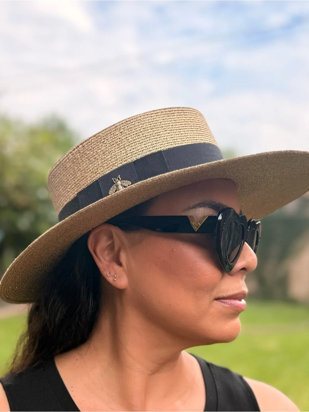 Black Heart-Shaped Women's Sunglasses - Fashion Accessory